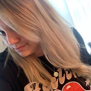 Meet your Posher, Nicole